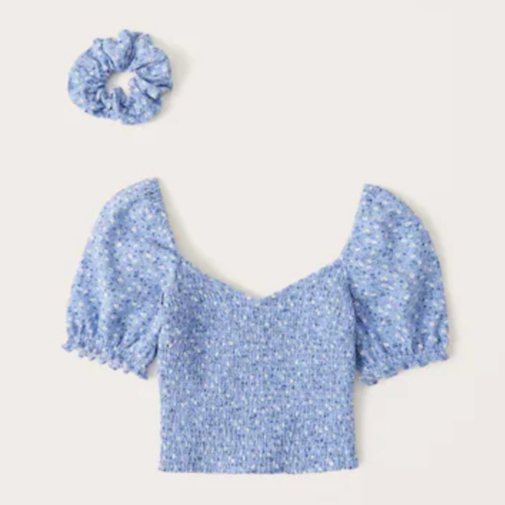 NWT Smocked Puff Sleeve Linen Top